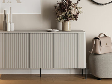 Kaschmirfarbene Möbel