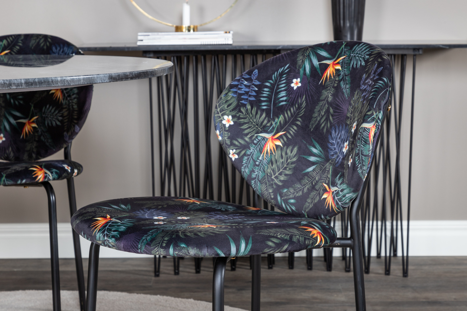 Essgruppe Dallas 1209 (Geblümtes Muster + Schwarz)