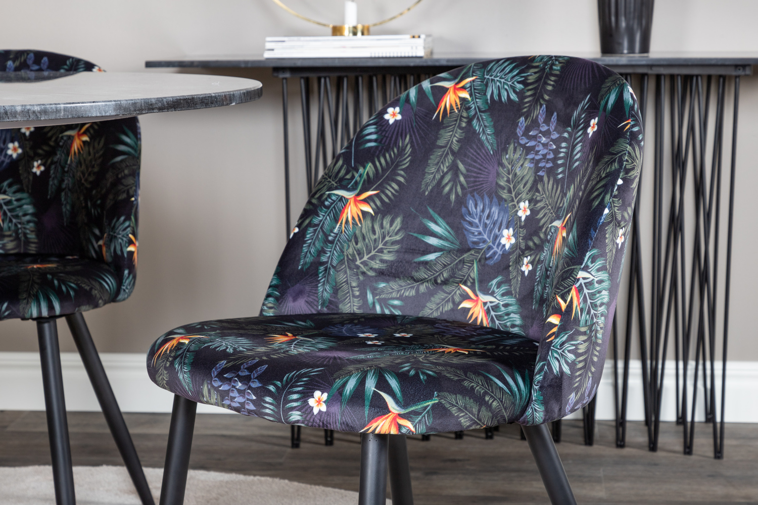 Essgruppe Dallas 1219 (Geblümtes Muster + Schwarz)