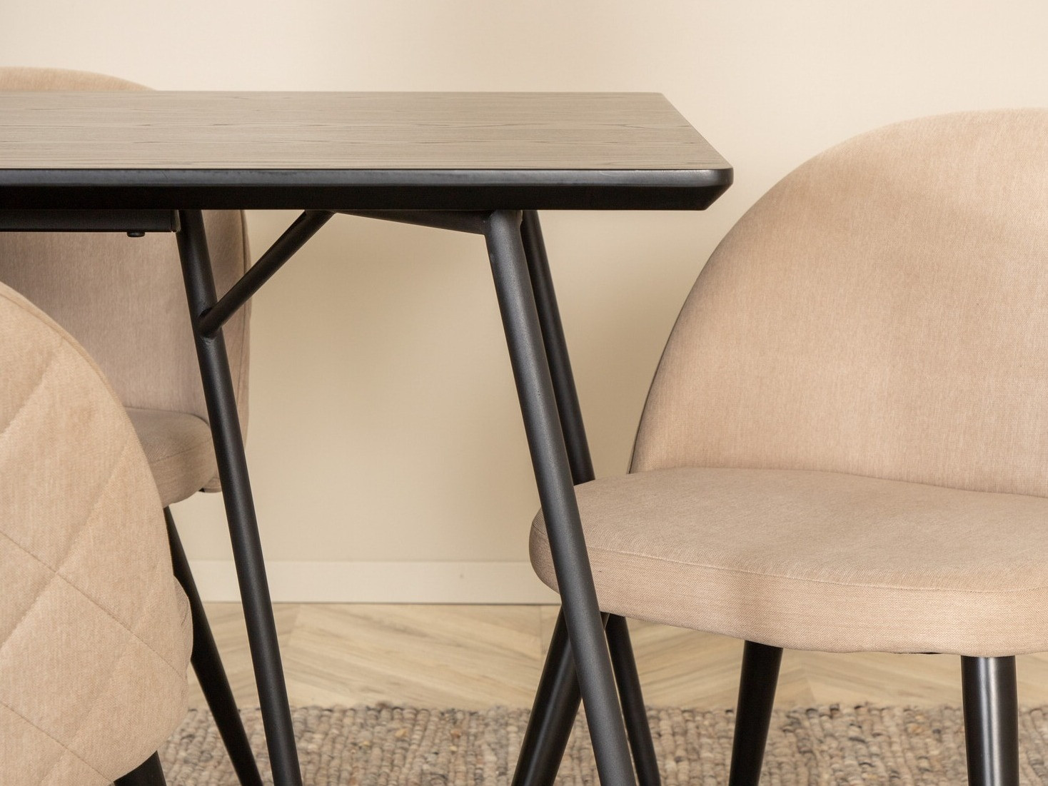 Essgruppe Dallas 2723 (Cremefarben + Schwarz)