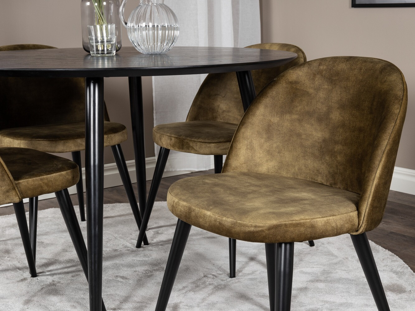 Essgruppe Dallas 1559 (Staubiges Grün + Schwarz)