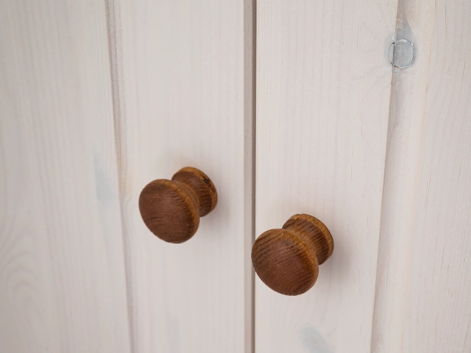 Kleiderschrank Saltoro 137 (Weiss + Eichenholzoptik Honig)