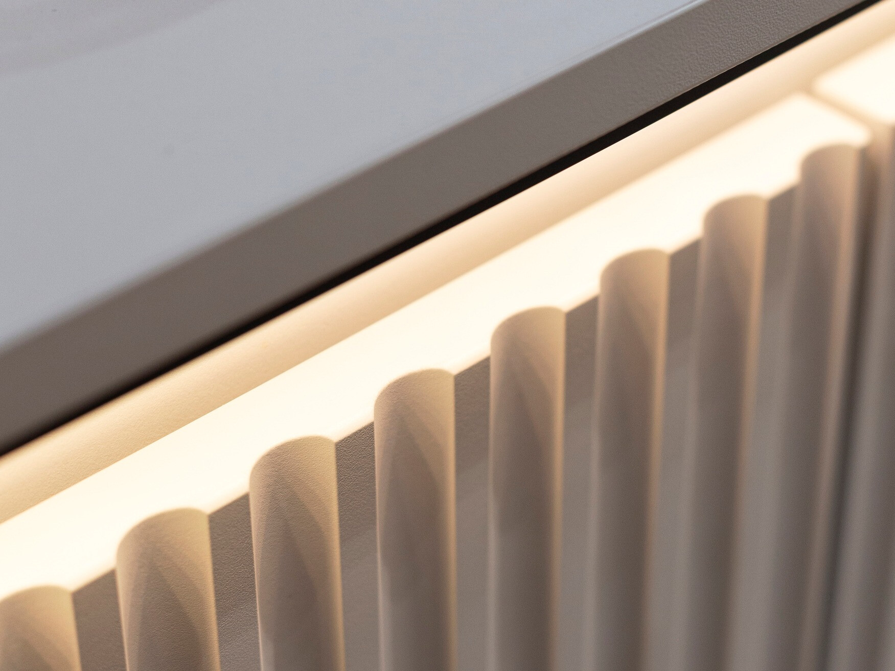 Sideboard Fernolu 102 (Grau + Schwarz)