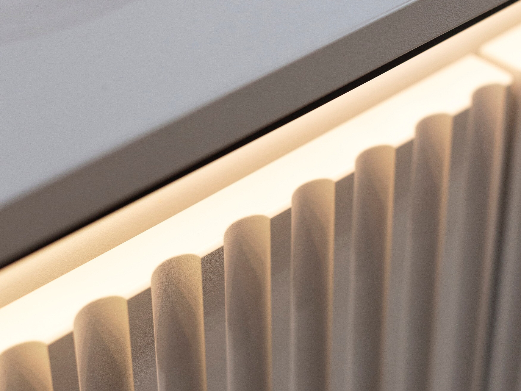 TV-Möbel Fernolu 104 (Grau + Schwarz)