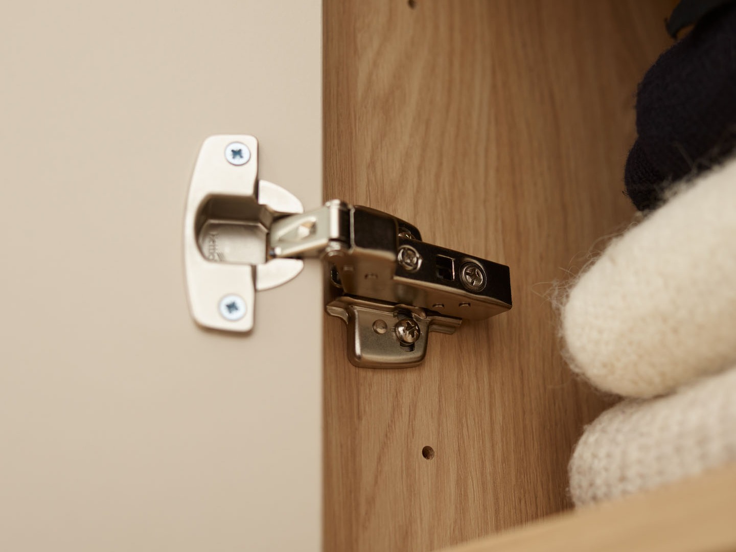 Kleiderschrank Velrome 110 (Eichenholzoptik + Beige)