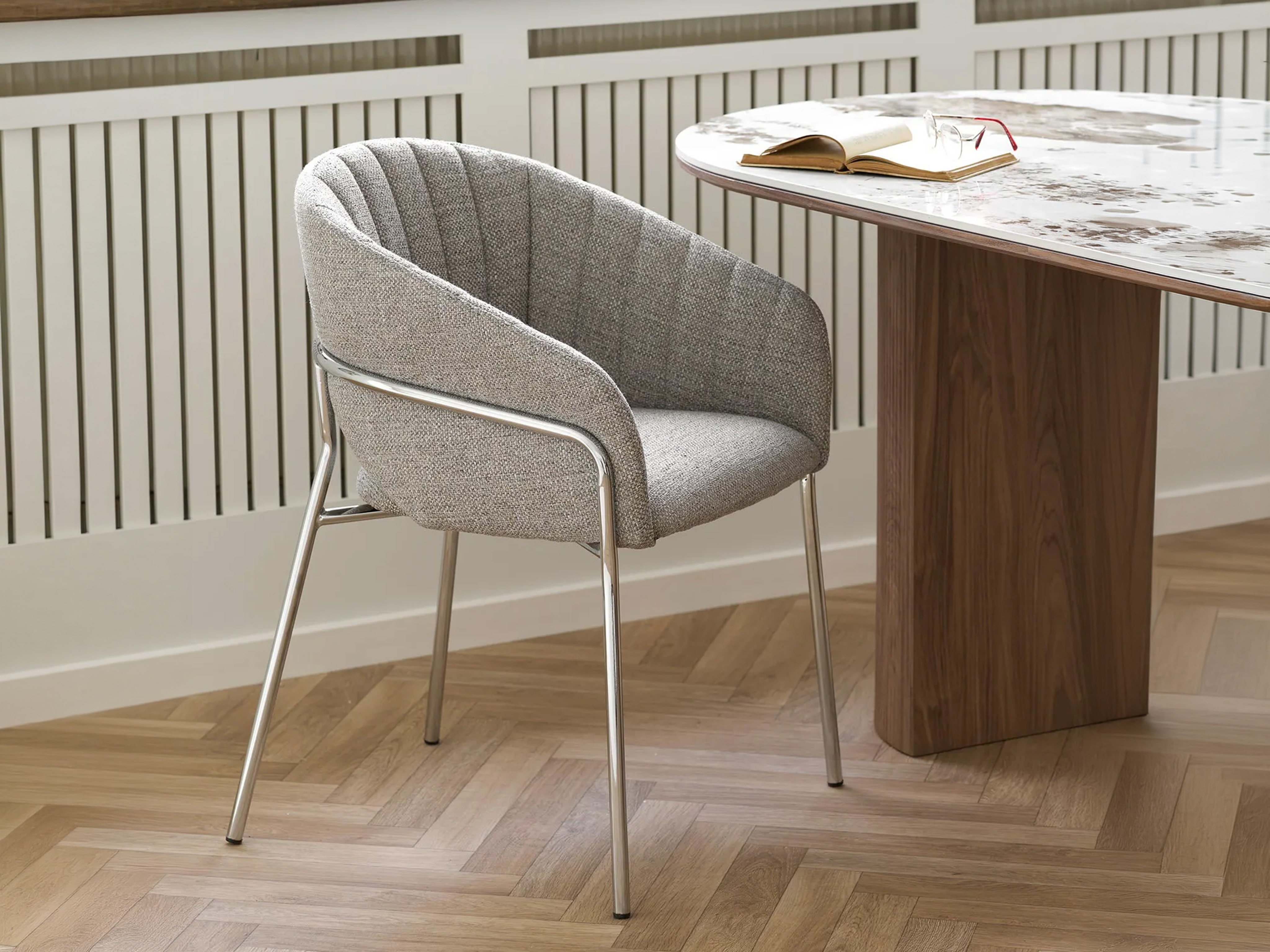 Stuhl Brea 363 (Hellgrau + Silber)